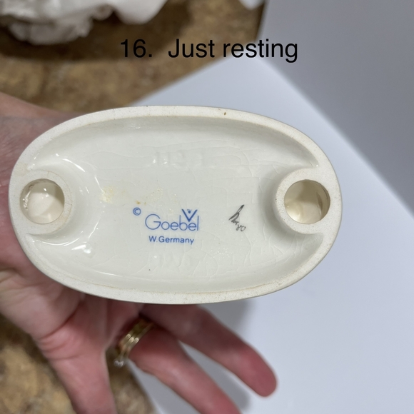 Hummel Goebel JUST RESTING Figurine #112/1 1938 Girl with Scarf Sitting on Fence - Picture 2 of 5